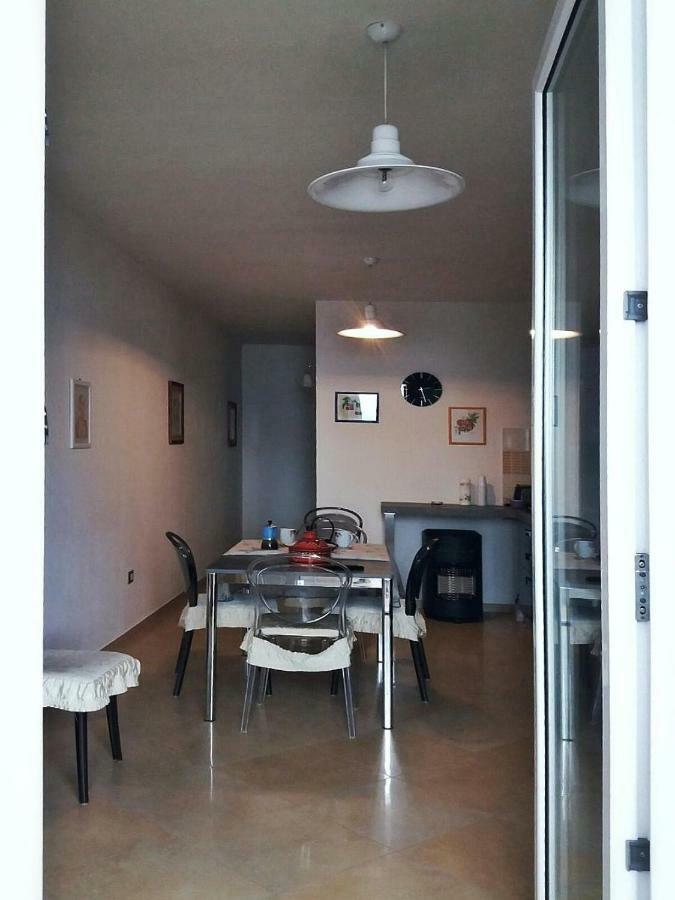 شقة Casa Graziella SantʼAntìoco المظهر الخارجي الصورة