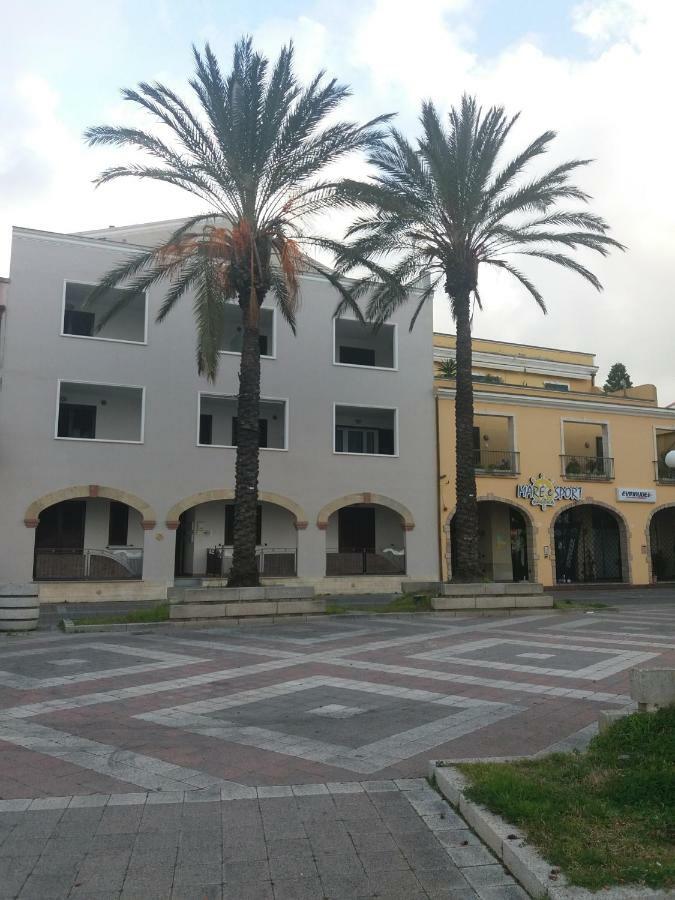 شقة Casa Graziella SantʼAntìoco المظهر الخارجي الصورة