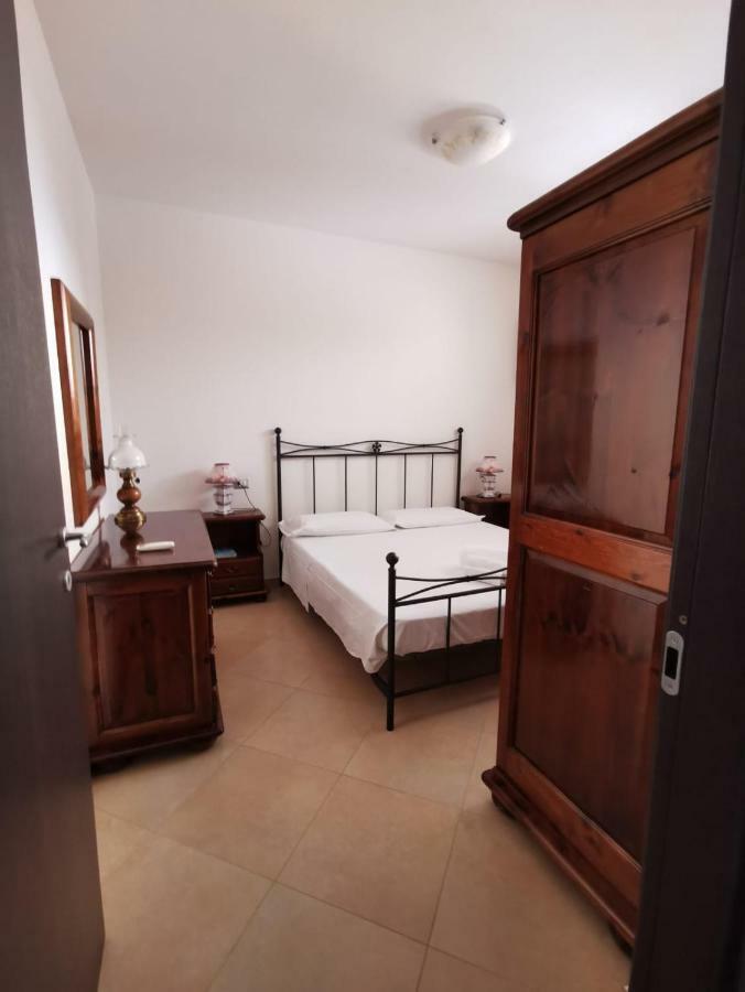 شقة Casa Graziella SantʼAntìoco المظهر الخارجي الصورة